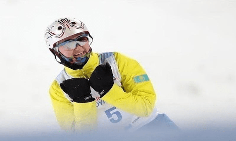Жанбота Алдабергенова стала первой на турнире по лыжной акробатике в США