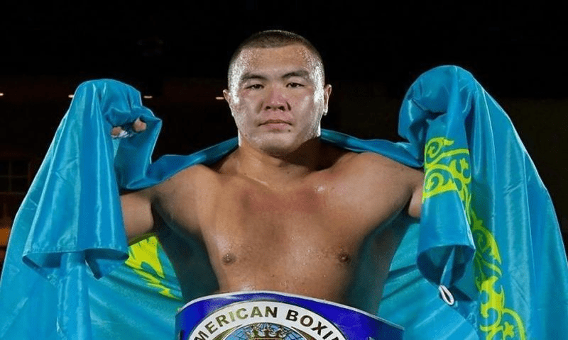 Казахстанский боксер выиграл титульный бой в США