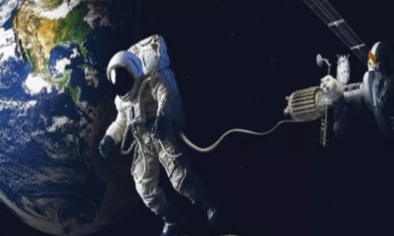 "Роскосмос" утвердил первый в мире киноэкипаж к полету на МКС