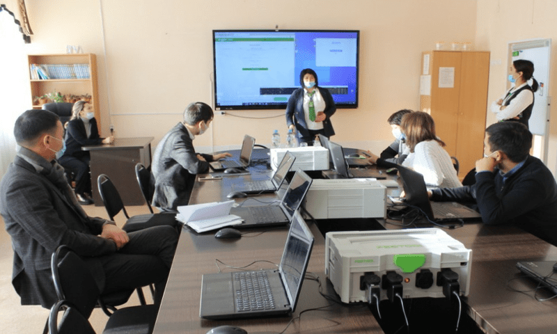 В Акмолинской области преподавателей информатики обучают навыкам работы на портале электронного правительства