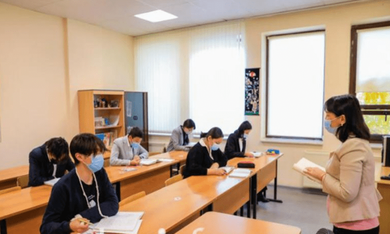 В Казахстане предложили ввести психолога для учителей