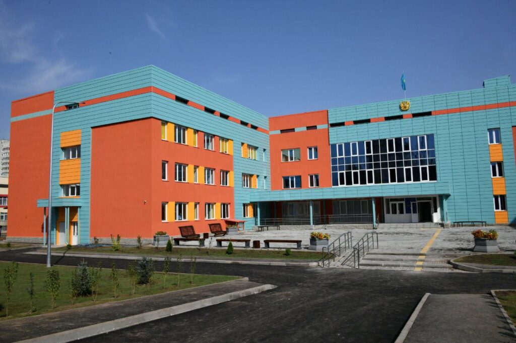 В Алматы открылись восемь новых школ