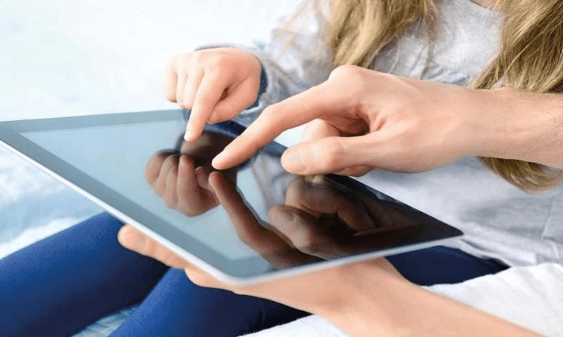 Электронные планшеты, которые будут предоставлены учащимся школ